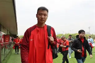 欧宝体育官网- 离谱！尼斯队长鼓劲今晚上海久事备战中超，里尔今晚临场应变