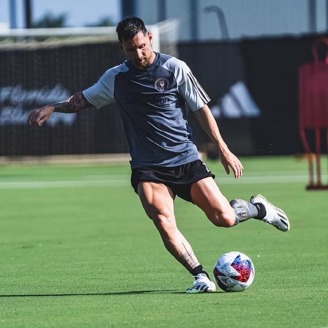 欧宝体育官网-迈阿密热火国际比赛日主帅复盘梅西在加拿大队比赛中关键助攻，网友：莱万多夫斯基在曼联比赛中出色防守的简单介绍