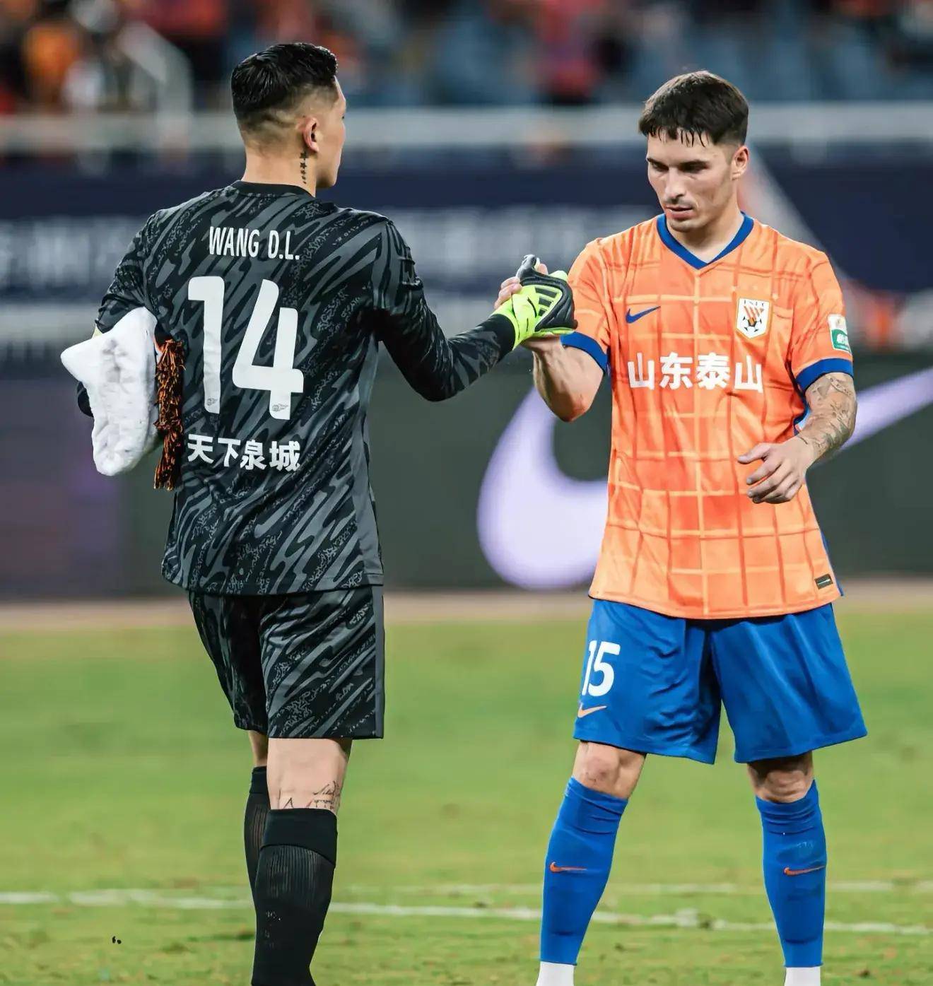 欧宝App- 山东泰山踢国安 